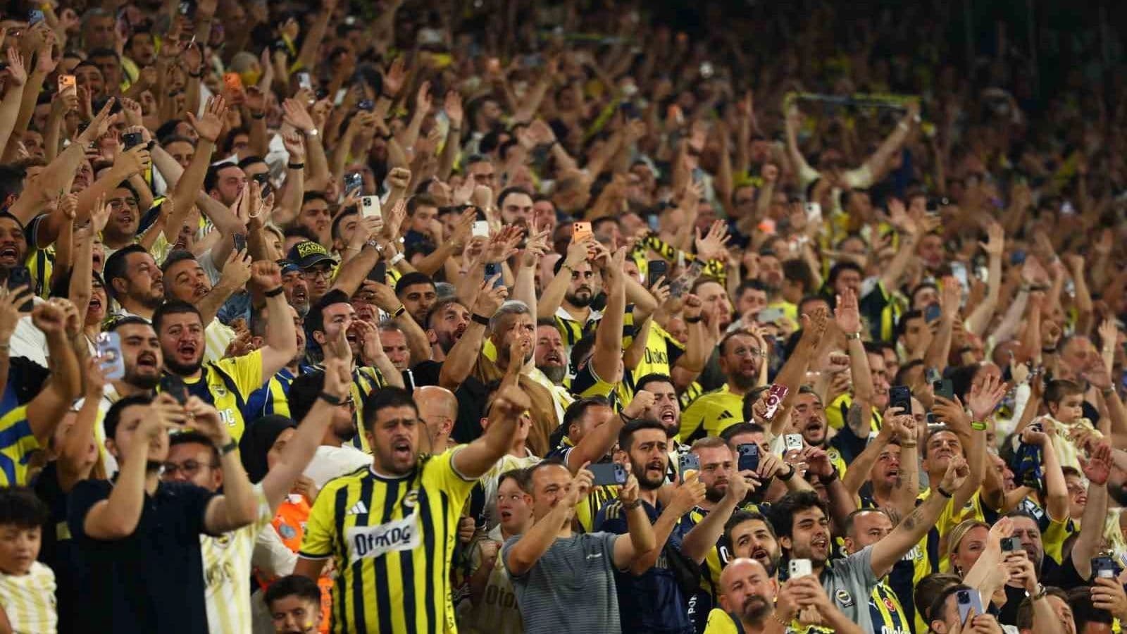 Fenerbahçe yönetiminden derbide taraftara jest!