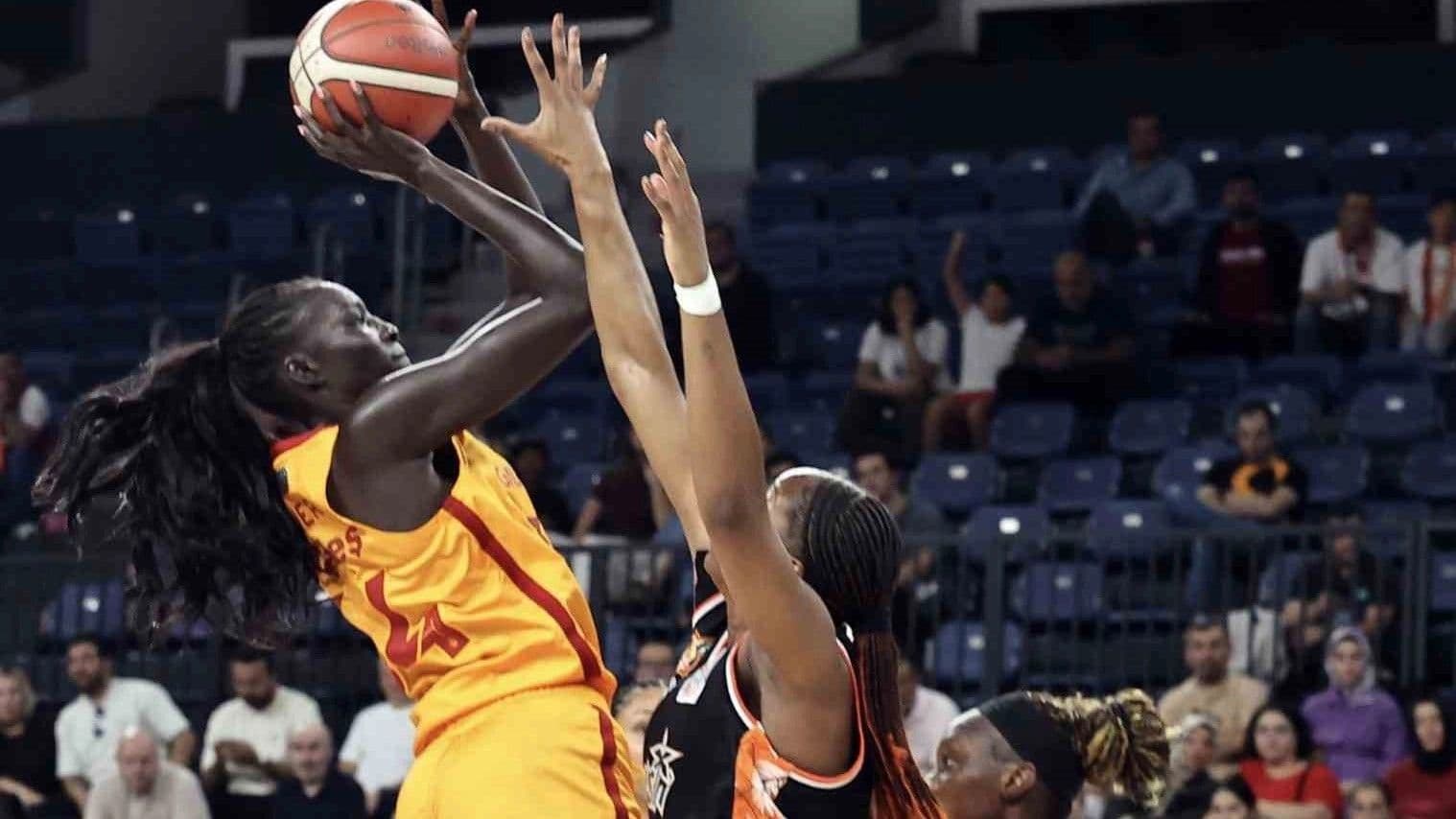 Galatasaray güle oynaya kazandı! 23 sayı fark 