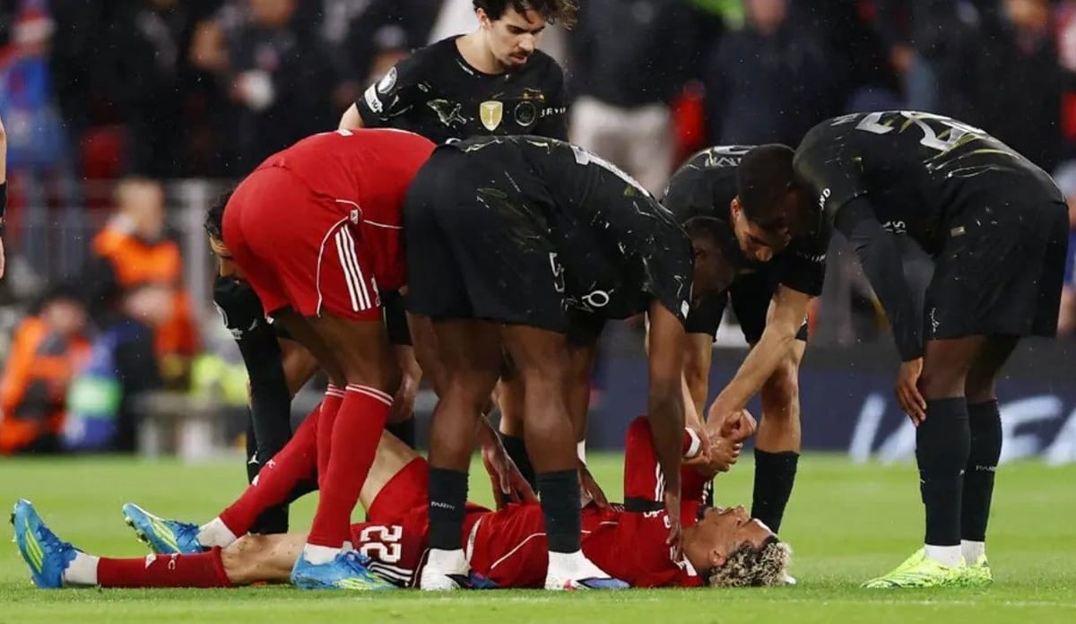 Liverpool'un Fransız yıldız futbolcusu Hugo Ekitike'nin sahalardan uzak kalacağı süre belli oldu