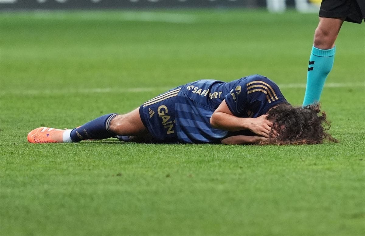 Trio, Kayserispor - Fenerbahçe maçına damga vuran pozisyondaki hakem kararını yorumladı!