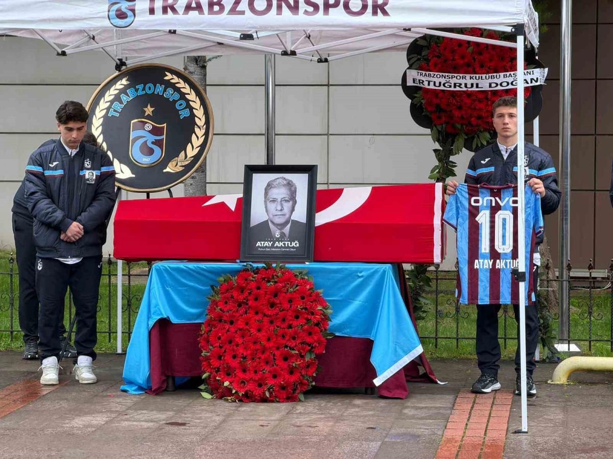 HAYATINI KAYBEDEN TRABZONSPOR’UN ESKİ FUTBOLCUSU, ESKİ BAŞKANI VE TRABZON BELEDİYE BAŞKANI ATAY AKTUĞ İÇİN BORDO-MAVİLİ KULÜPTE ANMA TÖRENİ DÜZENLENDİ.