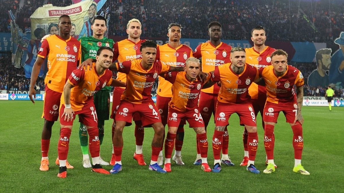Galatasaraylı futbolcular,  Trabzonspor maçının ardından şampiyonluk yemini etti