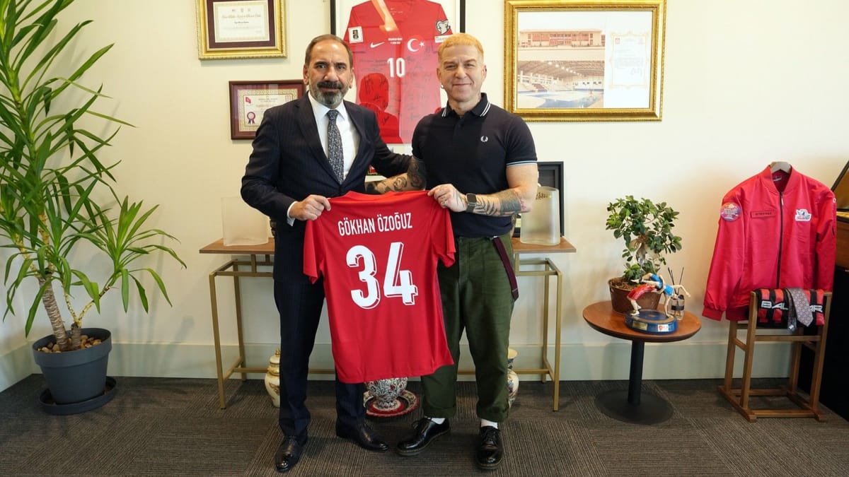 TFF 1. Başkan Vekili, İcra Kurulu Üyesi, A Millî Takım ve Süper Lig'den Sorumlu Yönetim Kurulu Üyesi Mecnun Otyakmaz ve Athena Grubu Solisti Gökhan Özoğuz