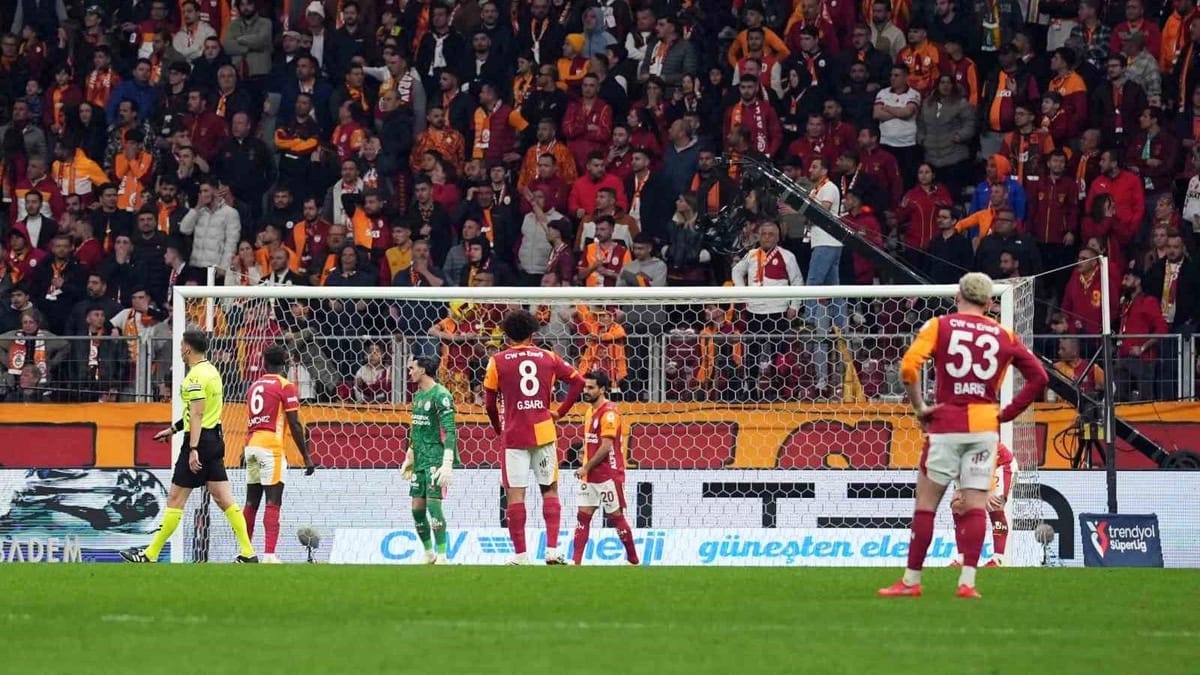 Galatasaray - Fenerbahçe yarışı