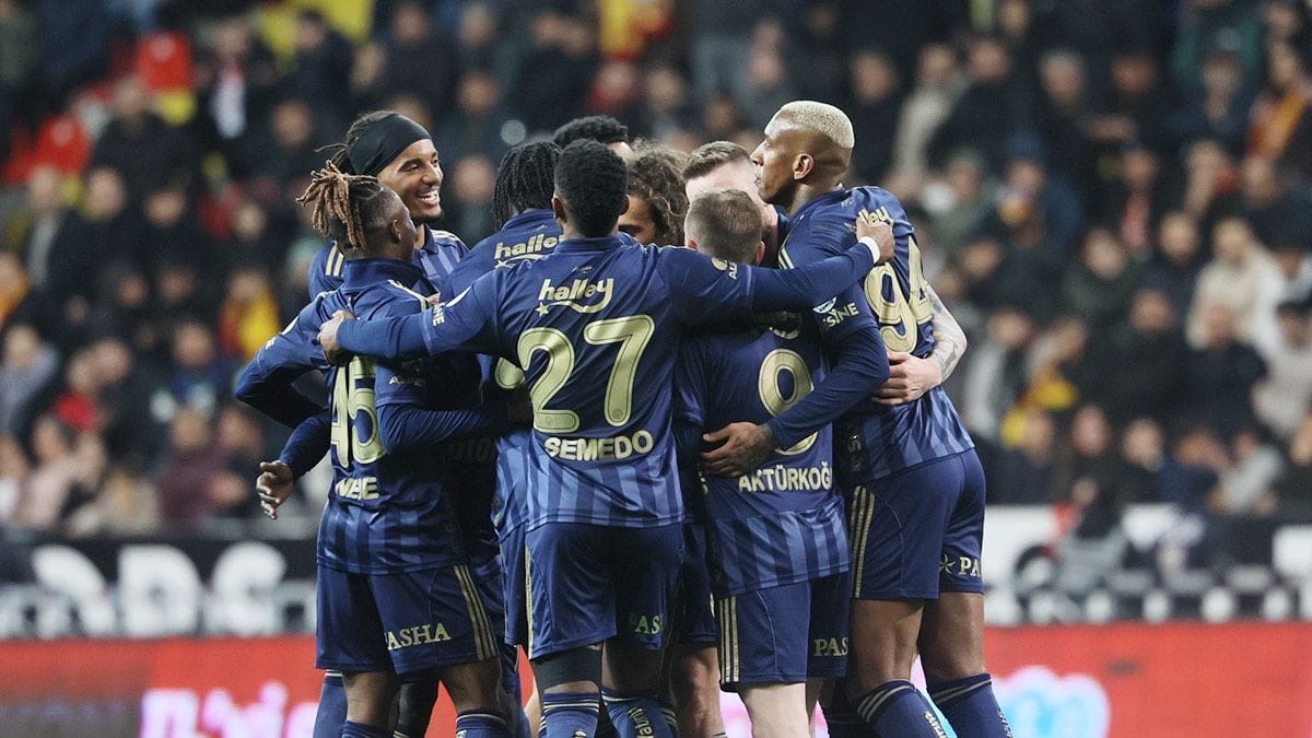 Fenerbahçe'de N'Golo Kante, Fransa’da haftanın 11’ine seçildi!