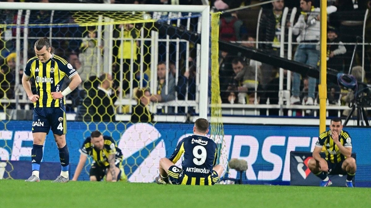 Kadıköy'de dramatik son! Şampiyonluk yolunda Fenerbahçe, Çaykur Rizespor'a son anda puan kaybetti