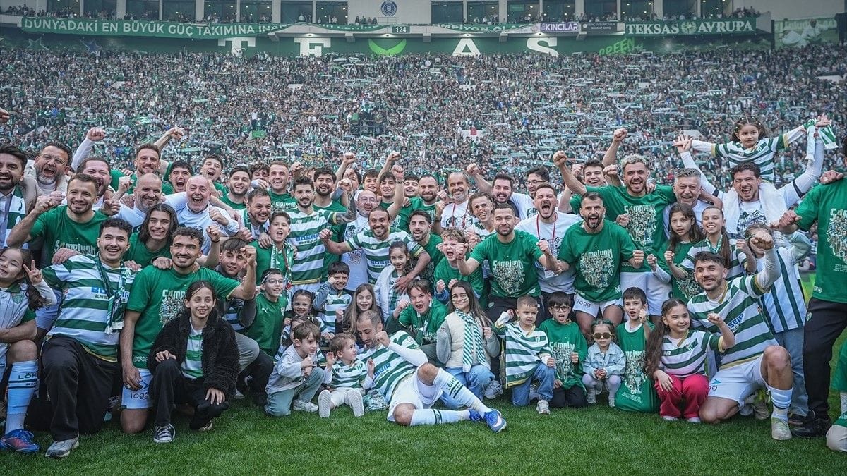 TFF 2. Lig'de şampiyon Bursaspor! Türk futbol tarihine geçti