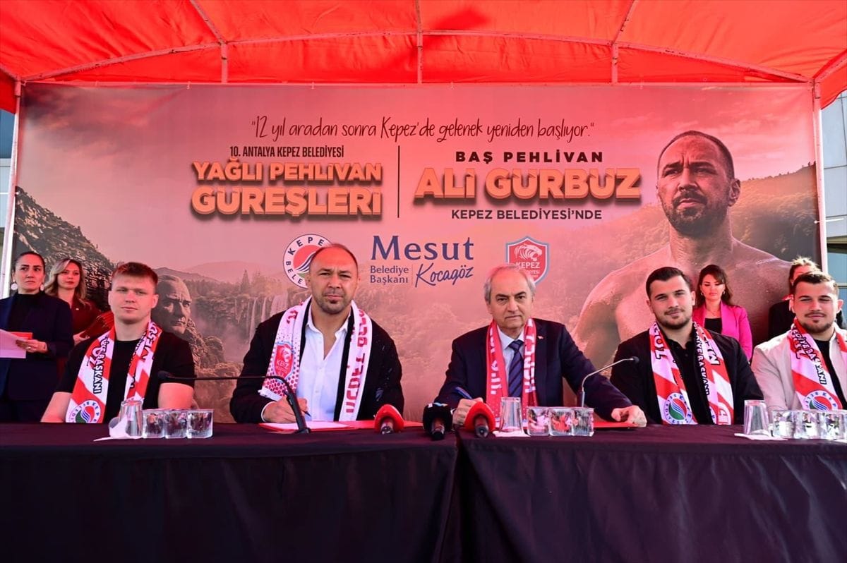 Başpehlivan Ali Gürbüz için imza töreni düzenlendi