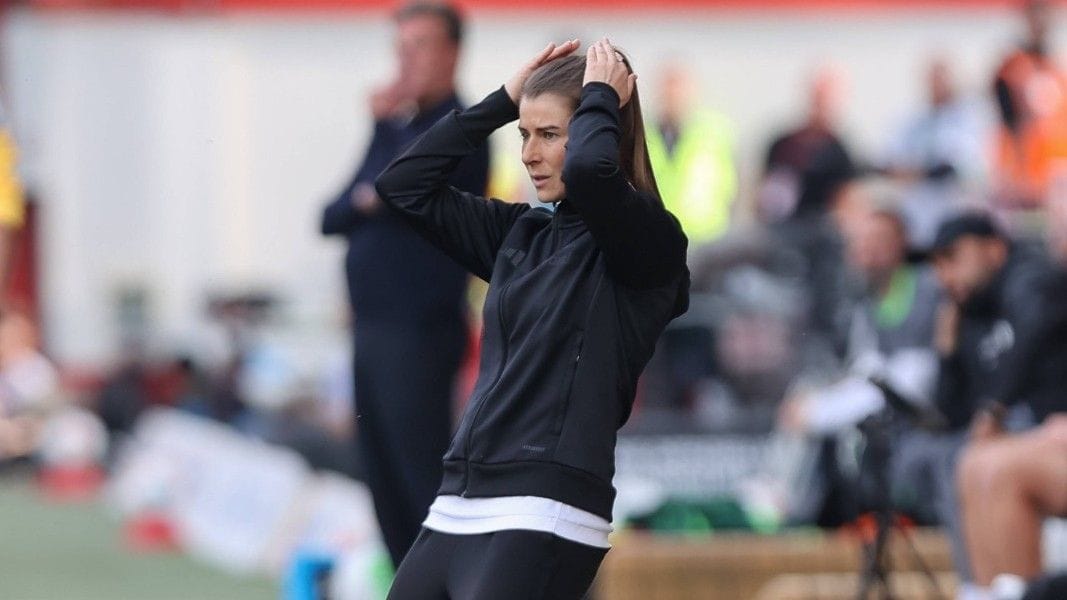 Kadın Teknik Direktör Marie-Louise Eta, Bundesliga'daki ilk sınavını verdi