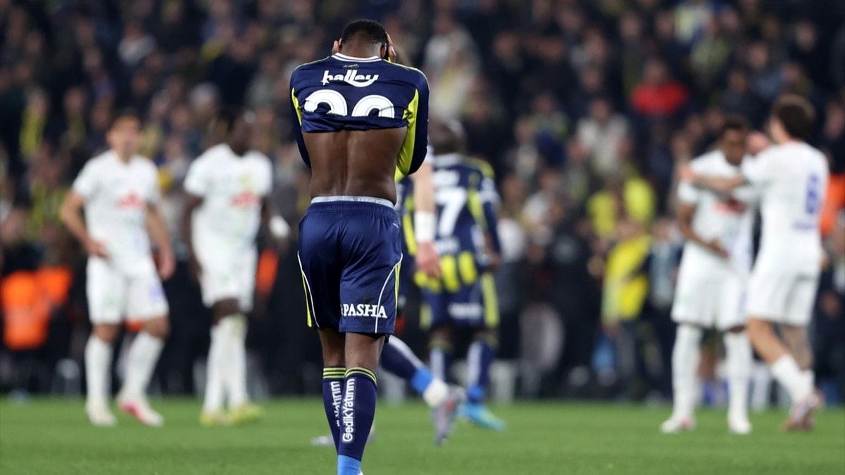 Spor yazarlarından Fenerbahçe maçı yorumu: "Açıklaması yok"