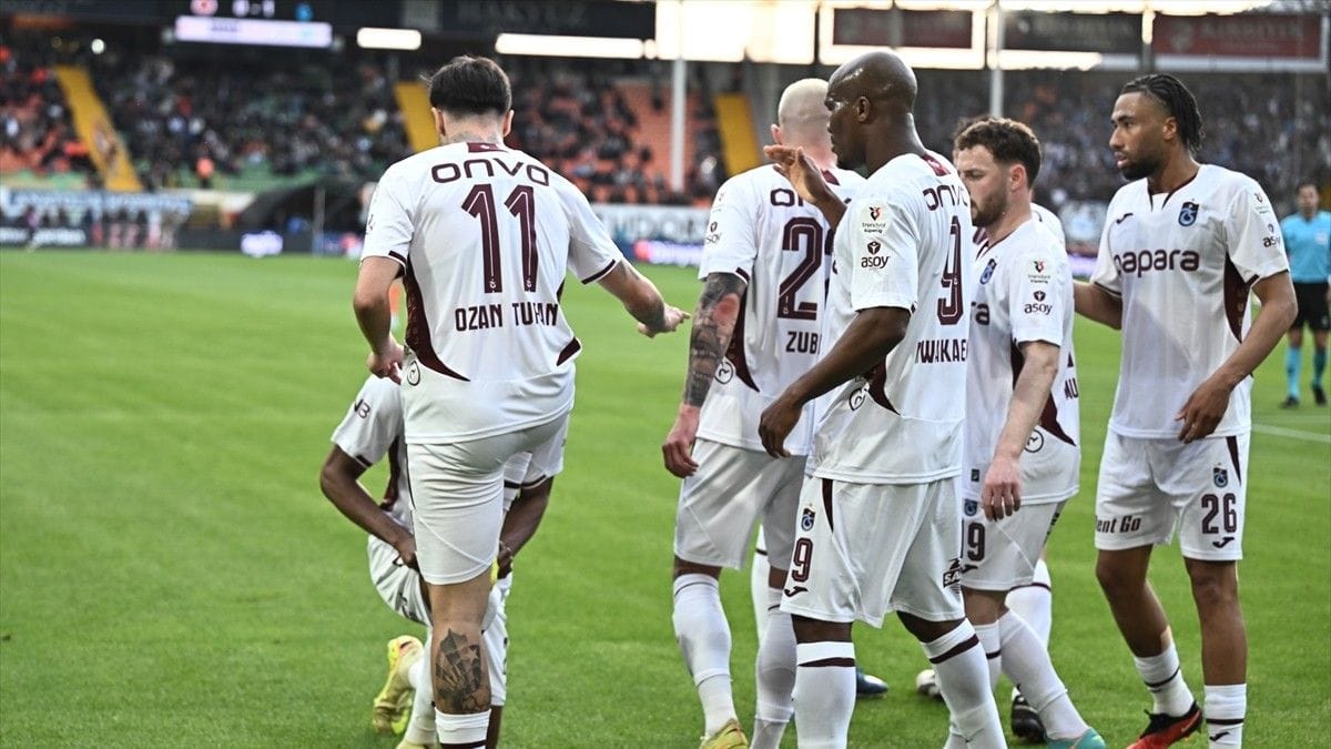 trabzonspor-gol-sevinci