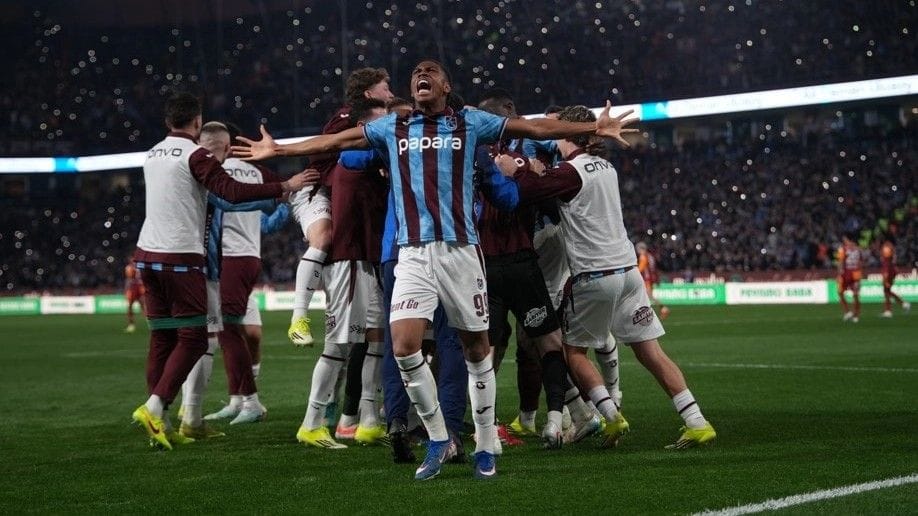 TRENDYOL SÜPER LİG'İN 28. HAFTASINDA TRABZONSPOR, SAHASINDA KARŞILAŞTIĞI GALATASARAY'I 2-1 MAĞLUP ETTİ.
