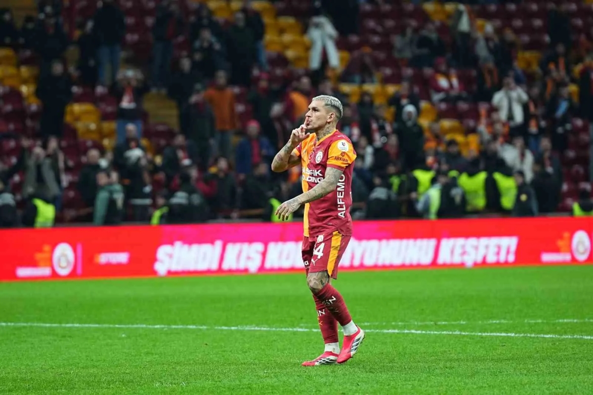 GALATASARAY'DA, CORENDON ALANYASPOR MAÇININ ARDINDAN LUCAS TORREİRA İLE VİCTOR OSİMHEN, SARI-KIRMIZILI TARAFTARLARA ÜÇLÜ ÇEKTİRDİ.