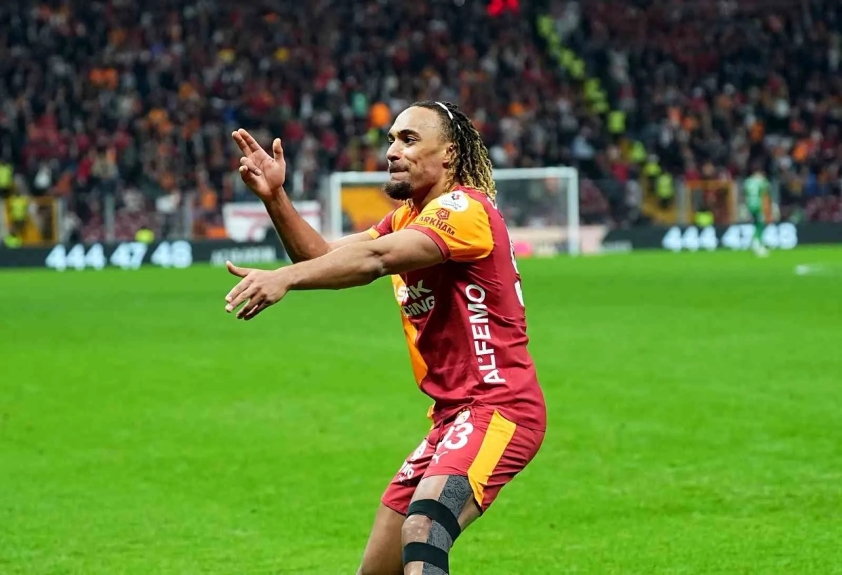 GALATASARAY’IN FRANSIZ FUTBOLCUSU SACHA BOEY, ALANYASPOR MAÇIYLA BU SEZONKİ 2. GOLÜNÜ KAYDETTİ.