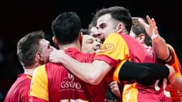 Aslan kükredi: Set vermeden final provası!