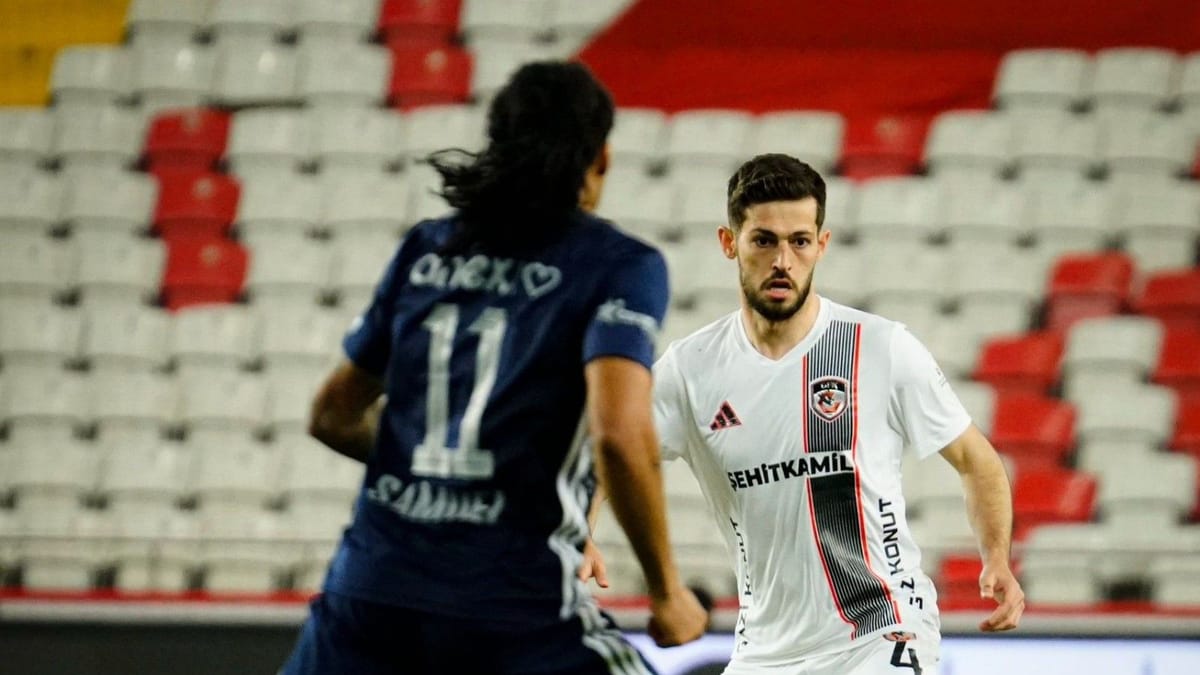 Gaziantep FK'ya Antalyaspor maçında şok! 3 isim Fenerbahçe maçında cezalı
