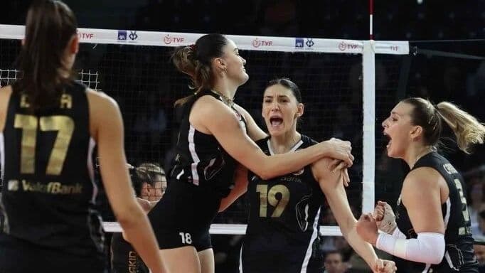 Play-off’ta tek taraflı şov!