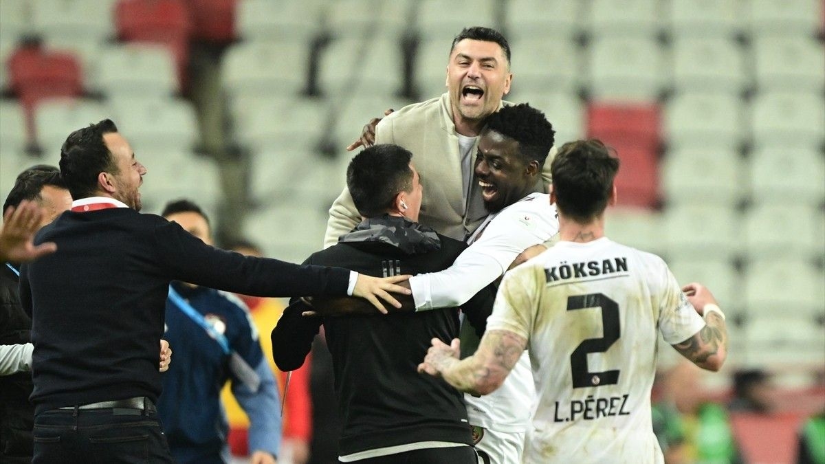 Gaziantep FK Teknik Direktörü Burak Yılmaz