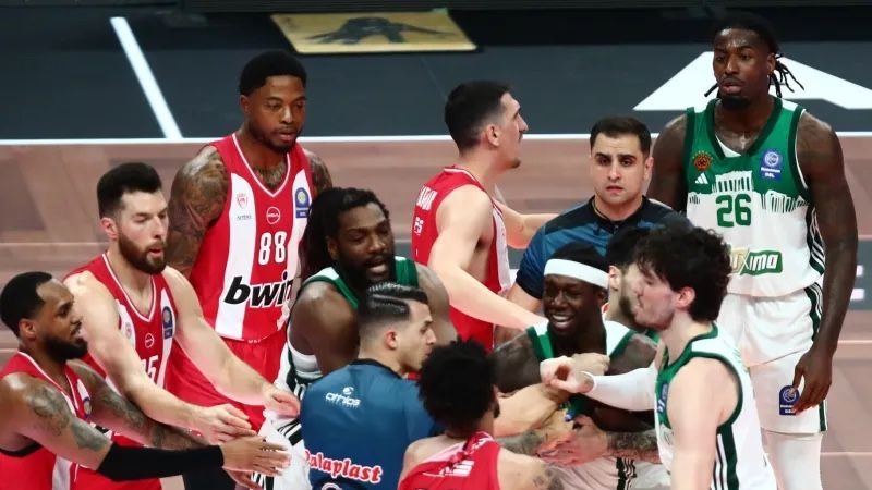 Panathinaikos - Olympiakos derbisinde kaos! 101 sayılık zafer