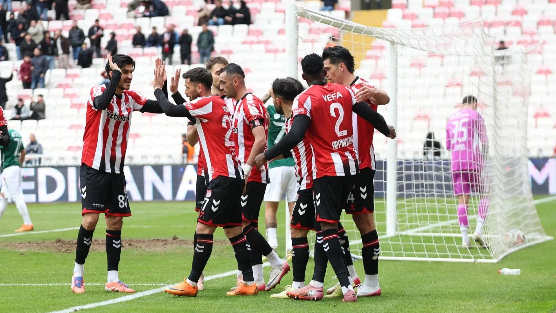 Sivasspor, Ümraniyespor'u tek golle geçti