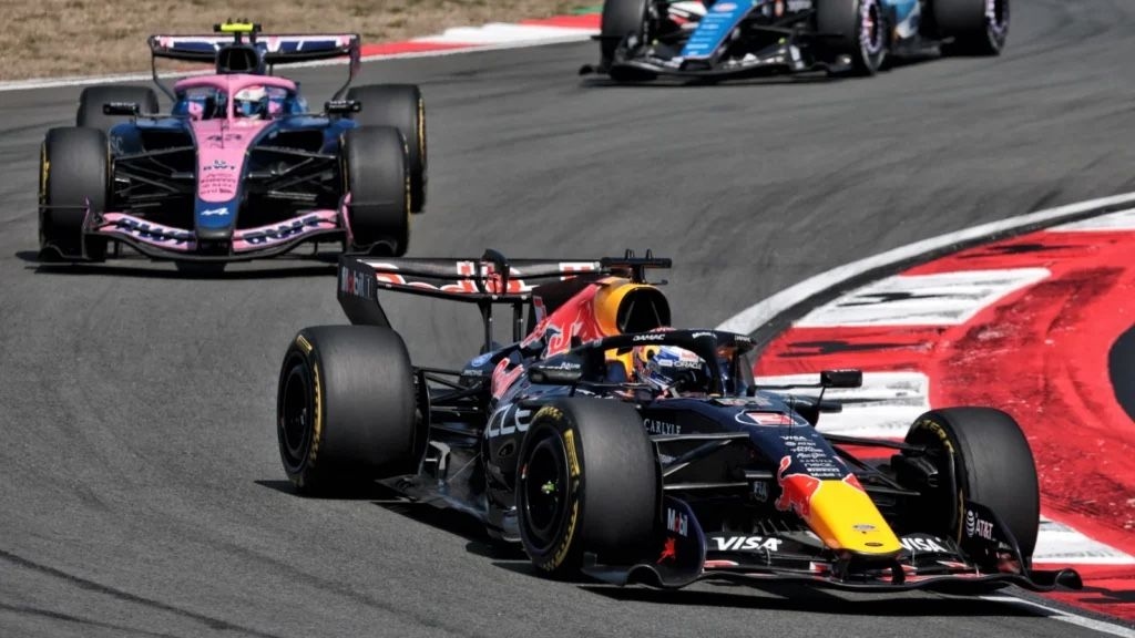 Verstappen’den Çin GP sonrası sert tepki: “Bu yarış değil, Mario Kart”