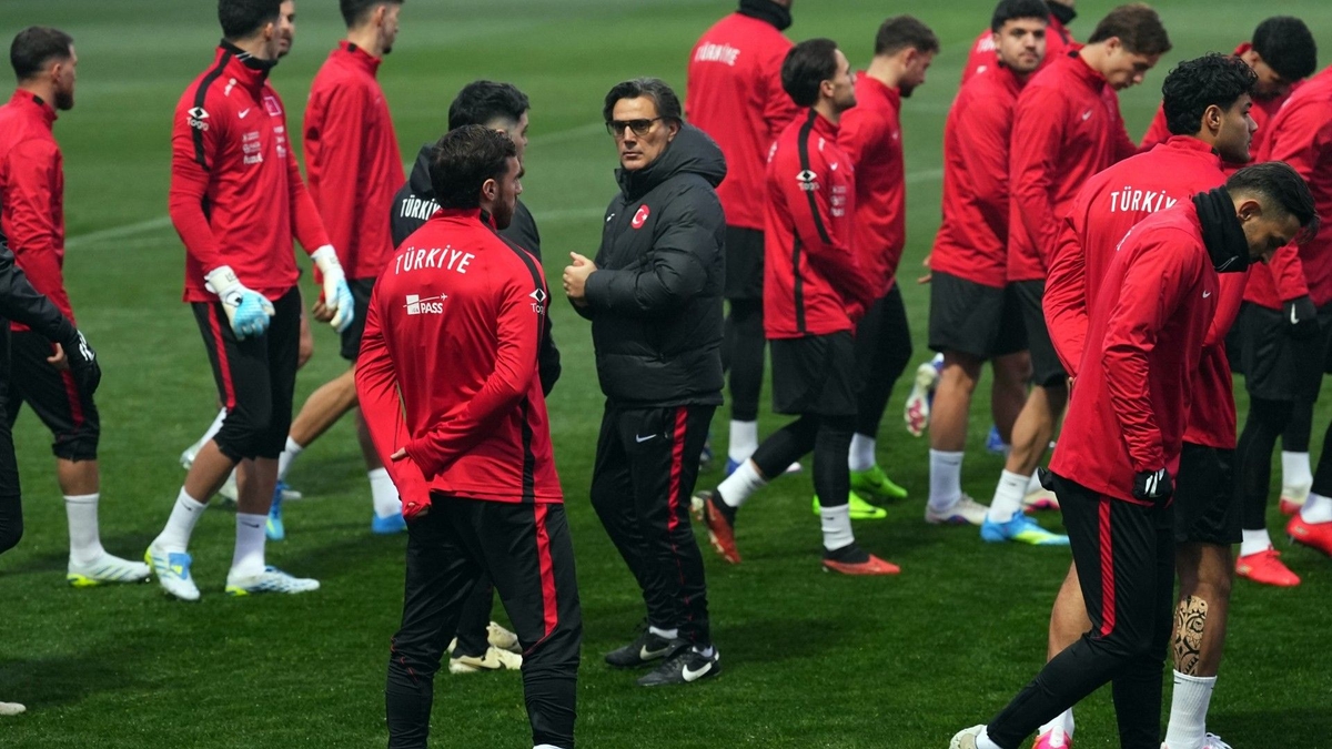 A Milli Futbol Takımı, Romanya maçının hazırlıklarını sürdürdü"