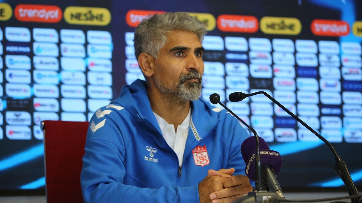 Sivasspor Teknik Direktörü İsmet Taşdemir