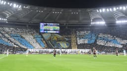 Taraftarlar eyleme ara verdi, Lazio kazandı!