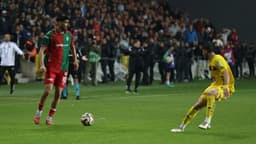 İzmir'de gol sesi çıkmadı: Kütahyaspor şampi...