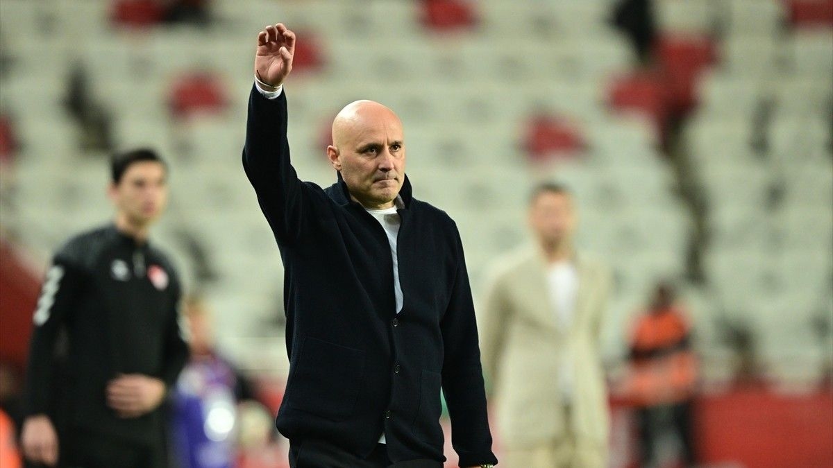 Antalyaspor Teknik Direktörü Sami Uğurlu