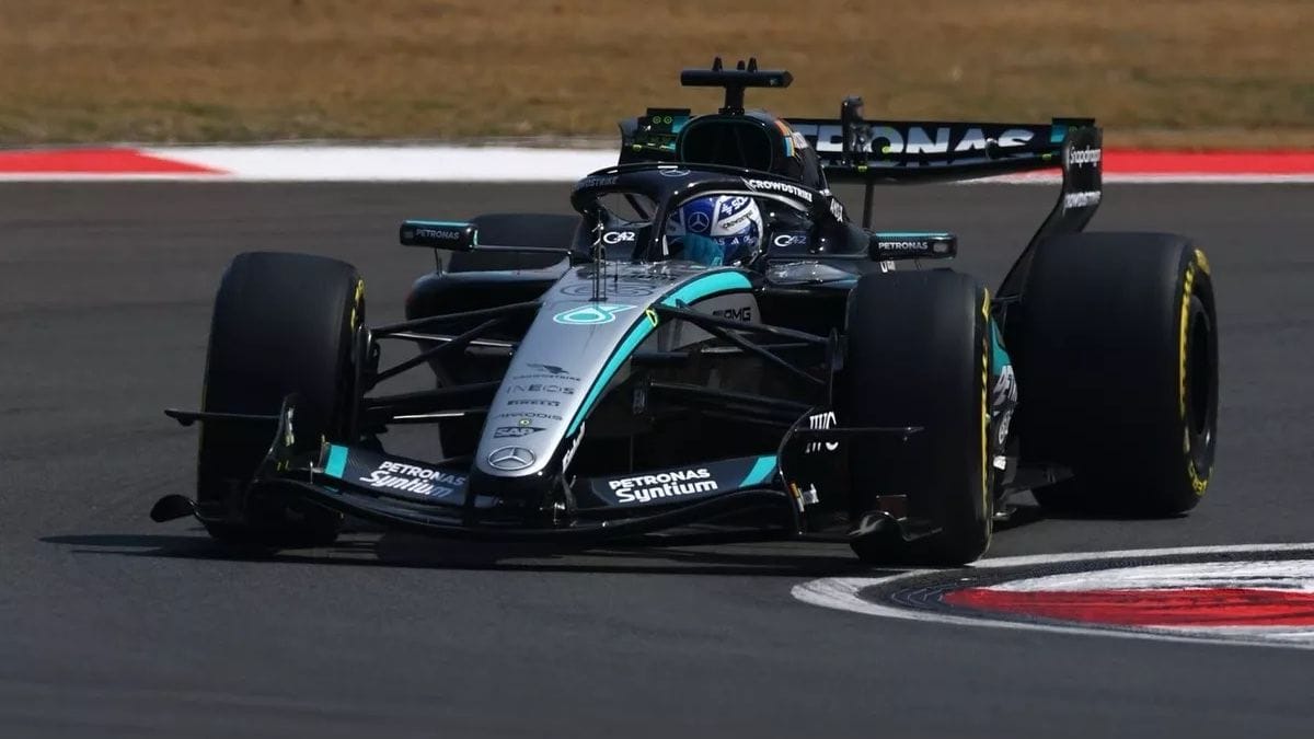 F1 Çin GP’de sprint pole: Russell zirvede, Mercedes rakip tanımadı!