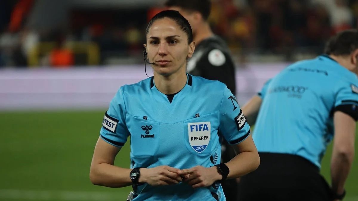Süper Lig’de 22 Yıl Sonra Bir İlk: Kadın Hakem Düdük Çaldı