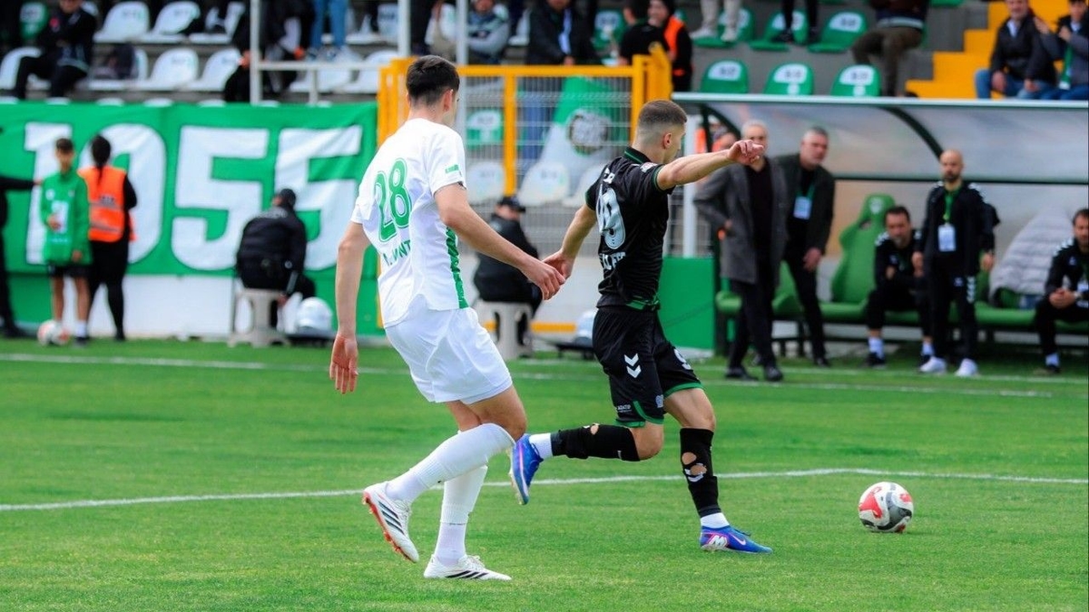 Alev hattındaki kritik maçta Serik Spor, Sakaryaspor'u 2 golle geçti!
