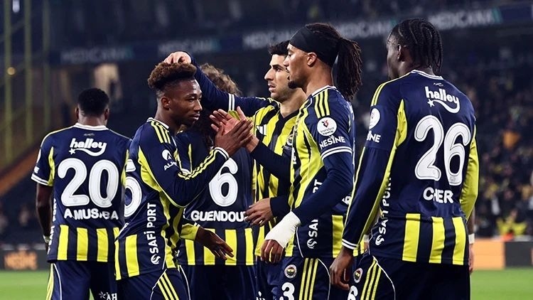 Fenerbahçe’nin yıldızı, Çamlıca Camii’nden paylaşım yaptı