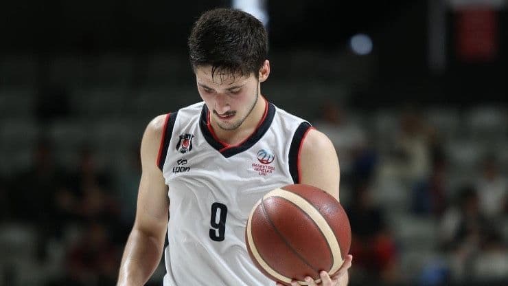 Sakatlanmıştı! Beşiktaş'ın oyuncusu, ameliyat edildi