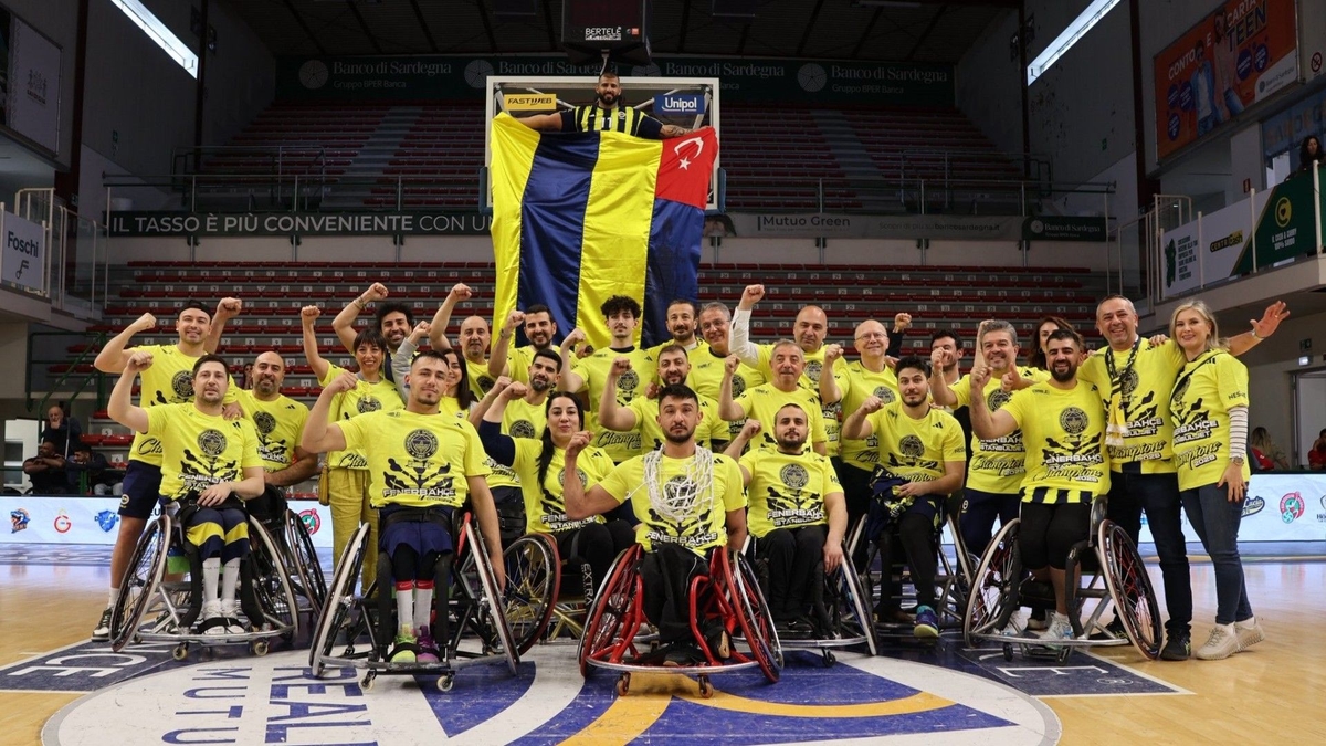 Fenerbahçe, derbide Galatasaray'ı devirdi! EuroCup 1 şampiyonu...