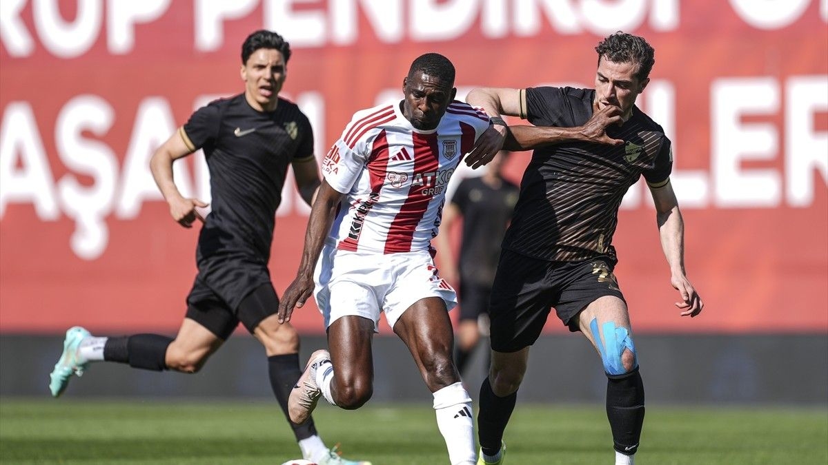 Boluspor'u iki golle geçen Pendikspor, play-off'a kalmayı garantiledi