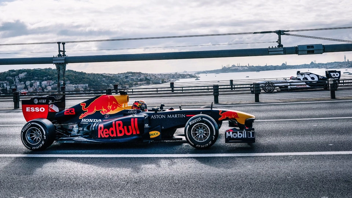 Dolmabahçe’de F1 heyecanı: Tsunoda gösteri sürüşüne çıkıyor!