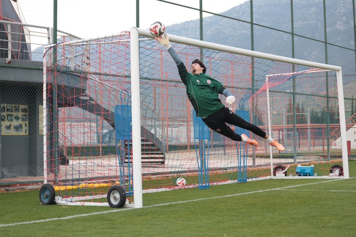 Altınordu’nun 20 yaşındaki kalecisi, bu sezon 8 penaltıdan 7’sini kurtardı