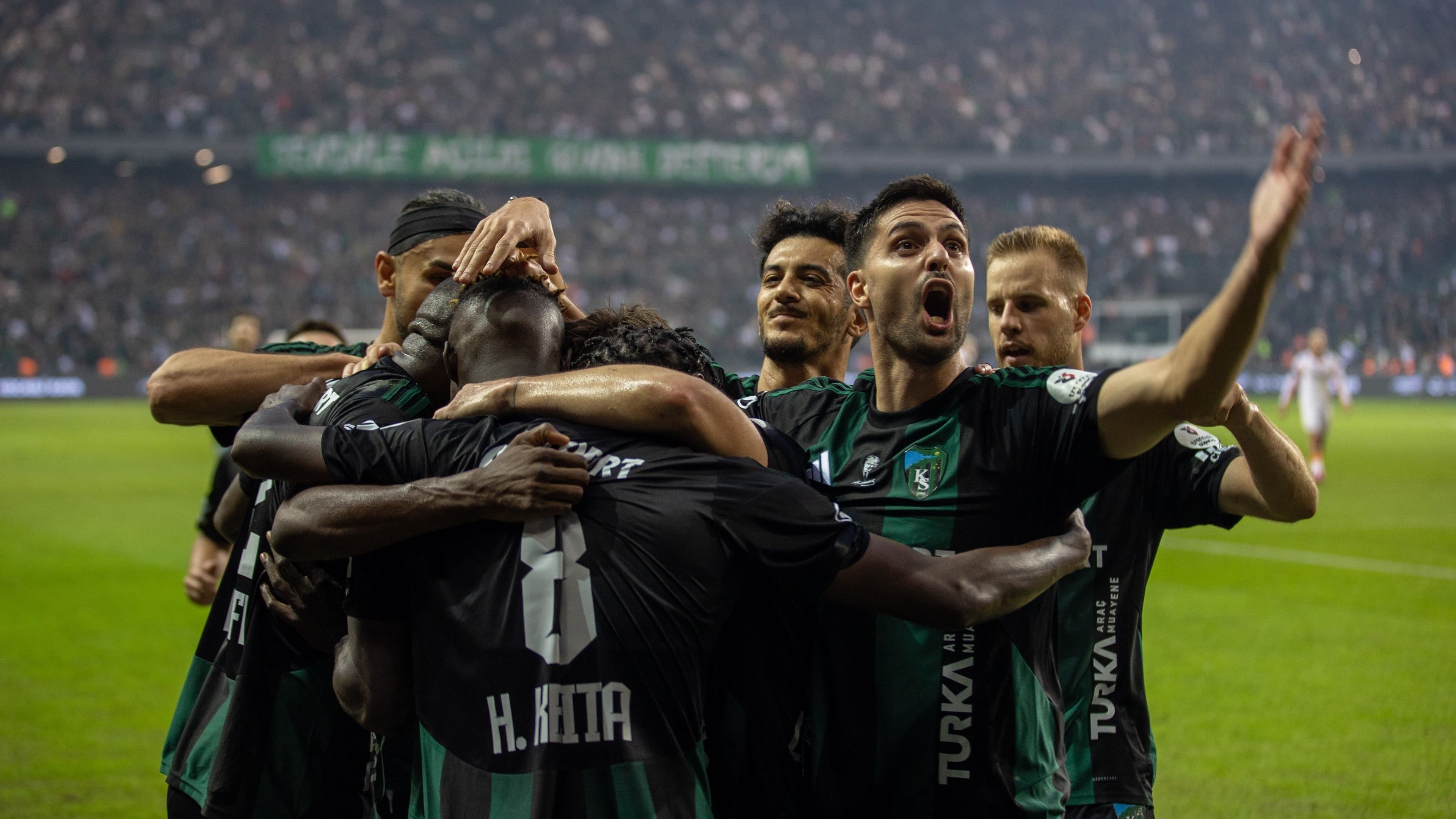 Kocaelisporlu futbolcuların Galatasaray karşısında gol sevinçleri