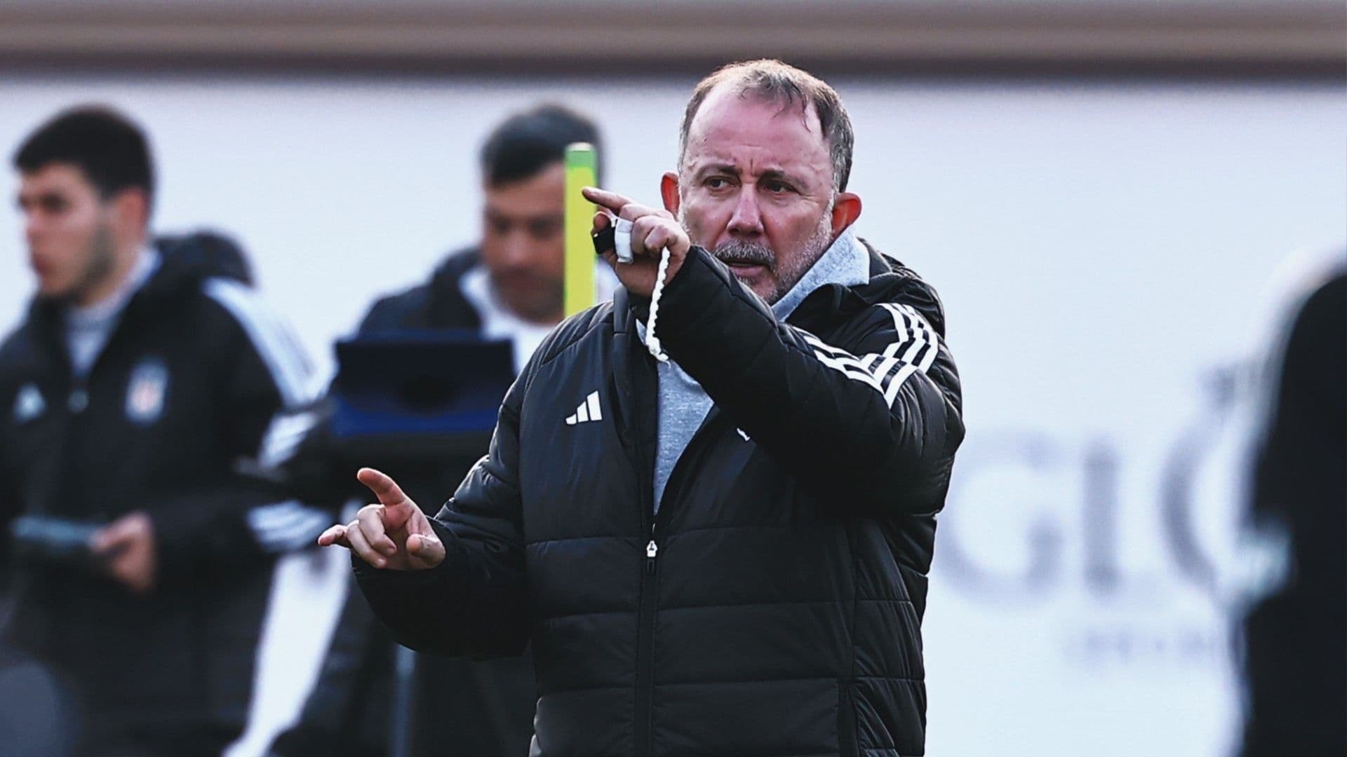 Beşiktaş'ta iki futbolcunun Sergen Yalçın'dan talebi var