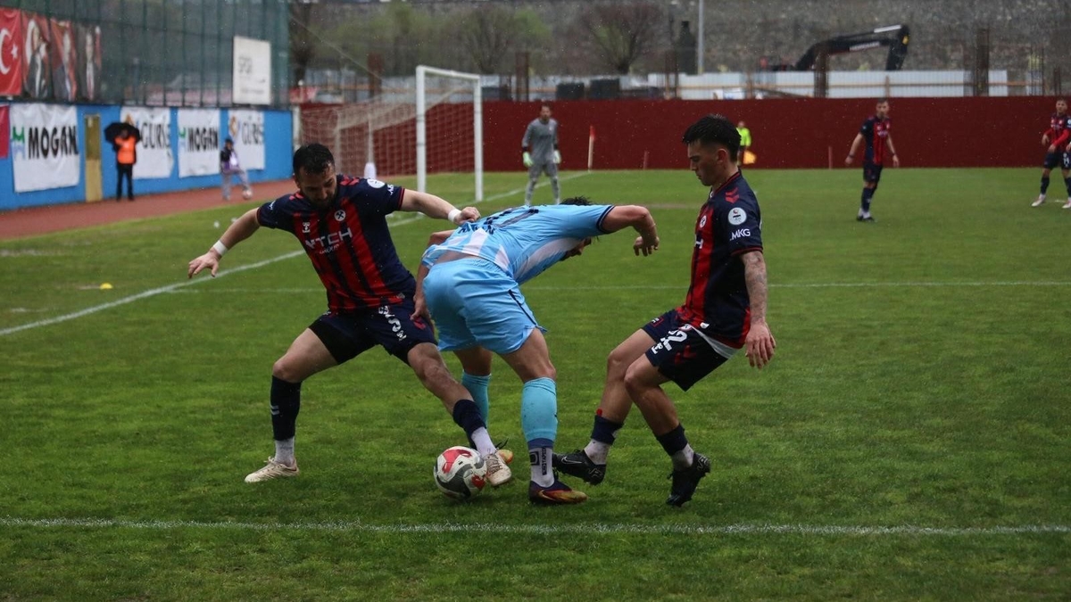 Zonguldakspor FK, öne geçti ama Pazar’dan kaçamadı