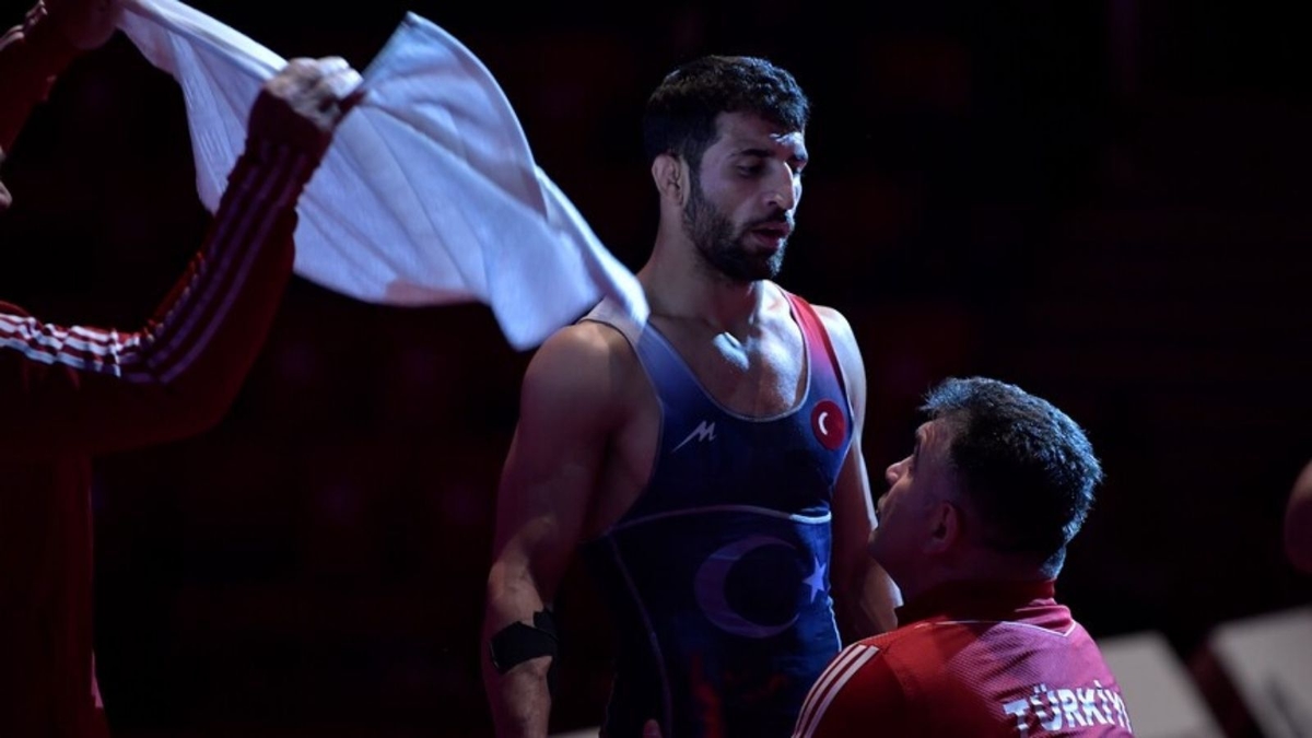 Murat Fırat, Avrupa Güreş Şampiyonası'nda finalde!