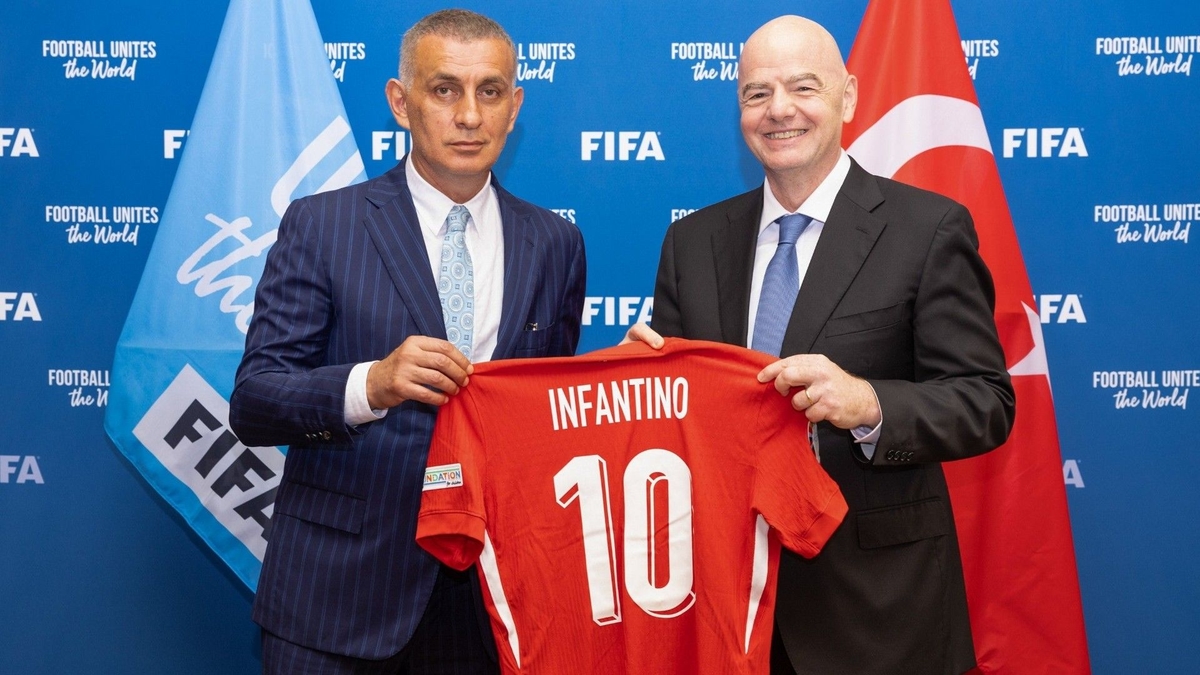 FIFA Başkanı Infantino'dan Türkiye'ye tebrik