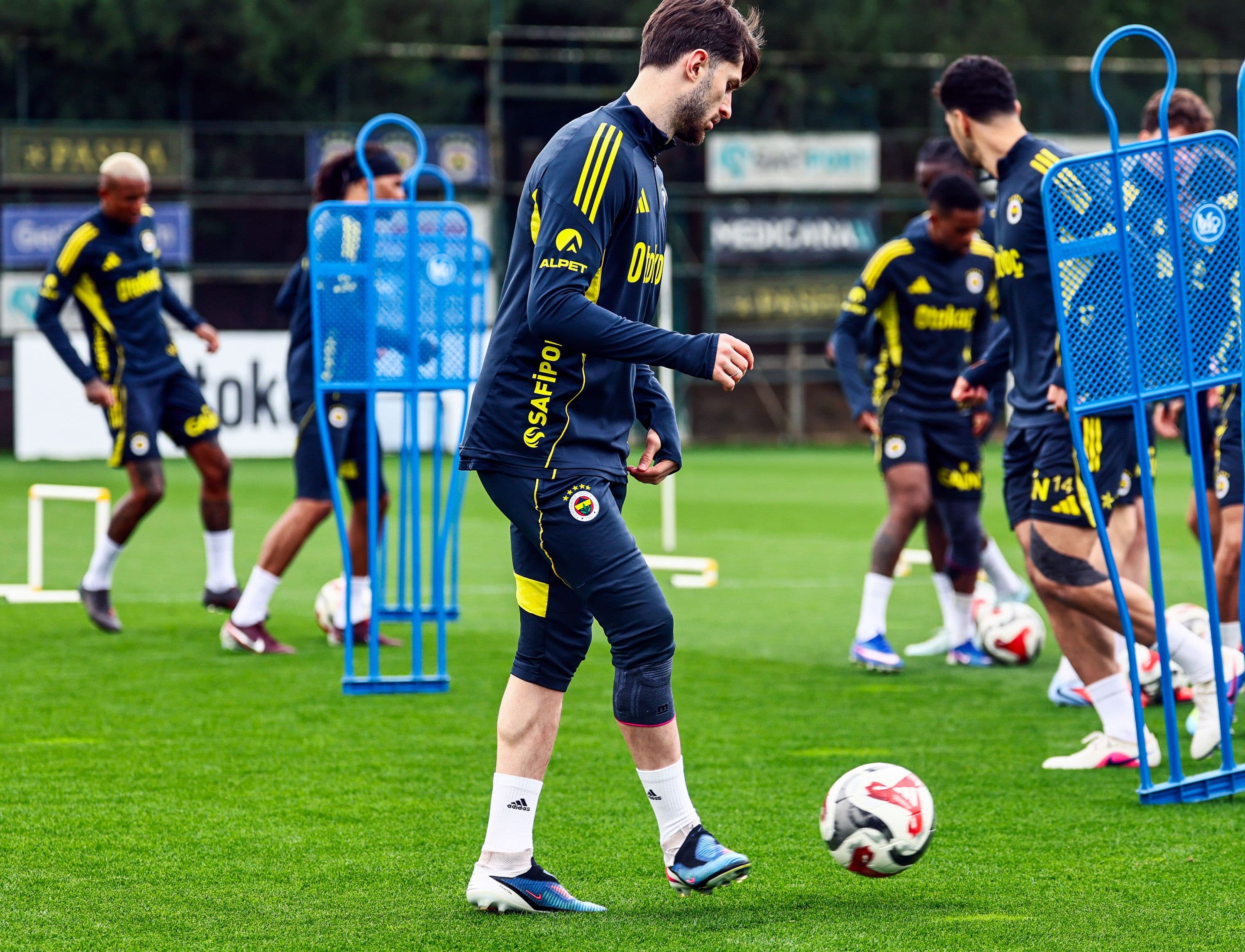 Fenerbahçe'de İsmail Yüksek bugünkü antrenmanda takımla çalıştı