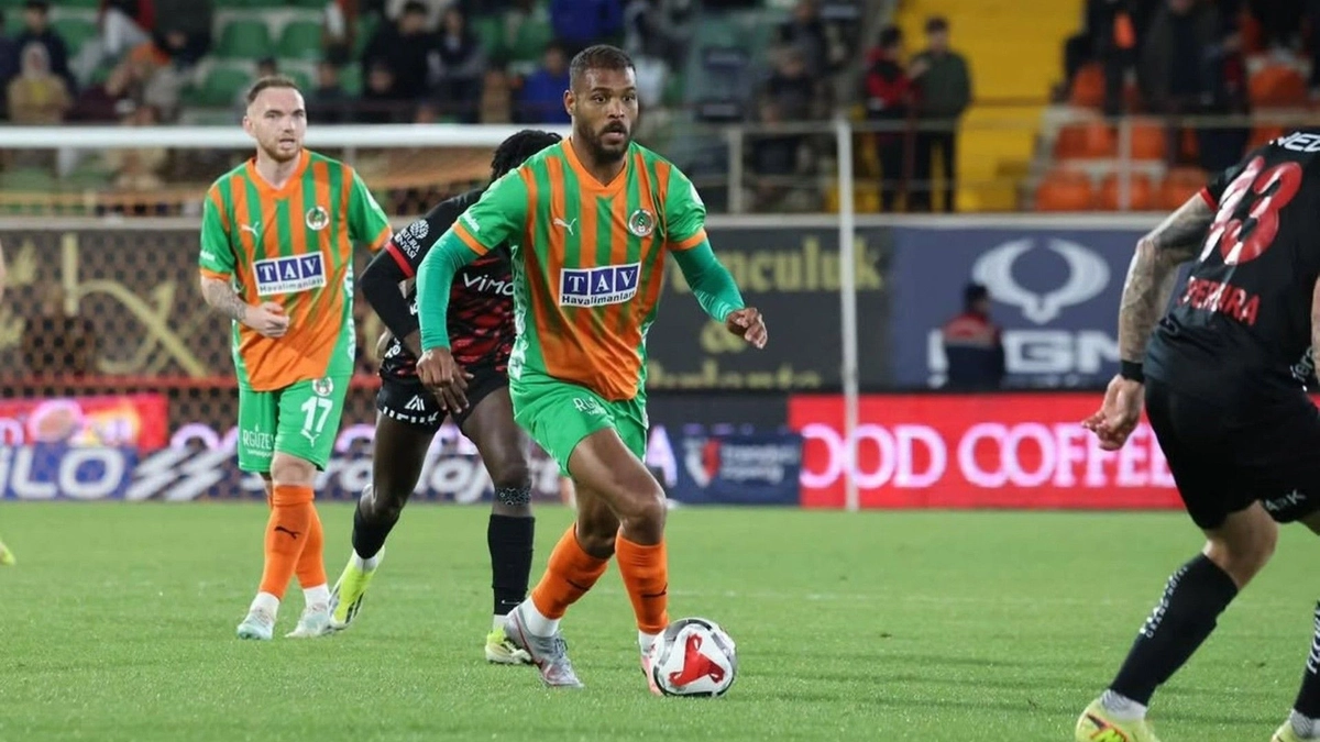 Alanyasporlu Steve Mounie, Antalyaspor'a karşı cezalı duruma düştü