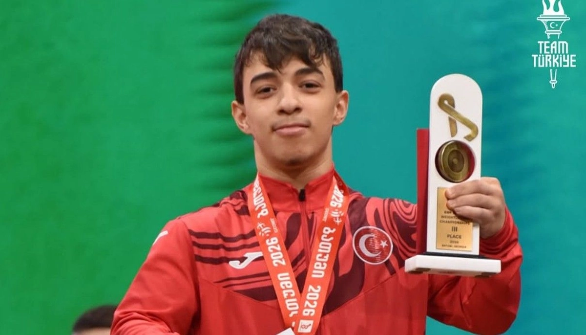 Milli halterci Yiğit Erdoğan, Avrupa Şampiyonası'nda bronz madalya kazandı