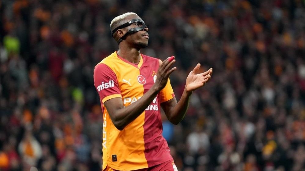 Okan Buruk, Victor Osimhen'in sahalara dönüş tarihini açıkladı!