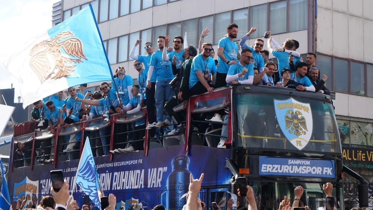 Erzurumspor FK'dan şampiyonluk turu