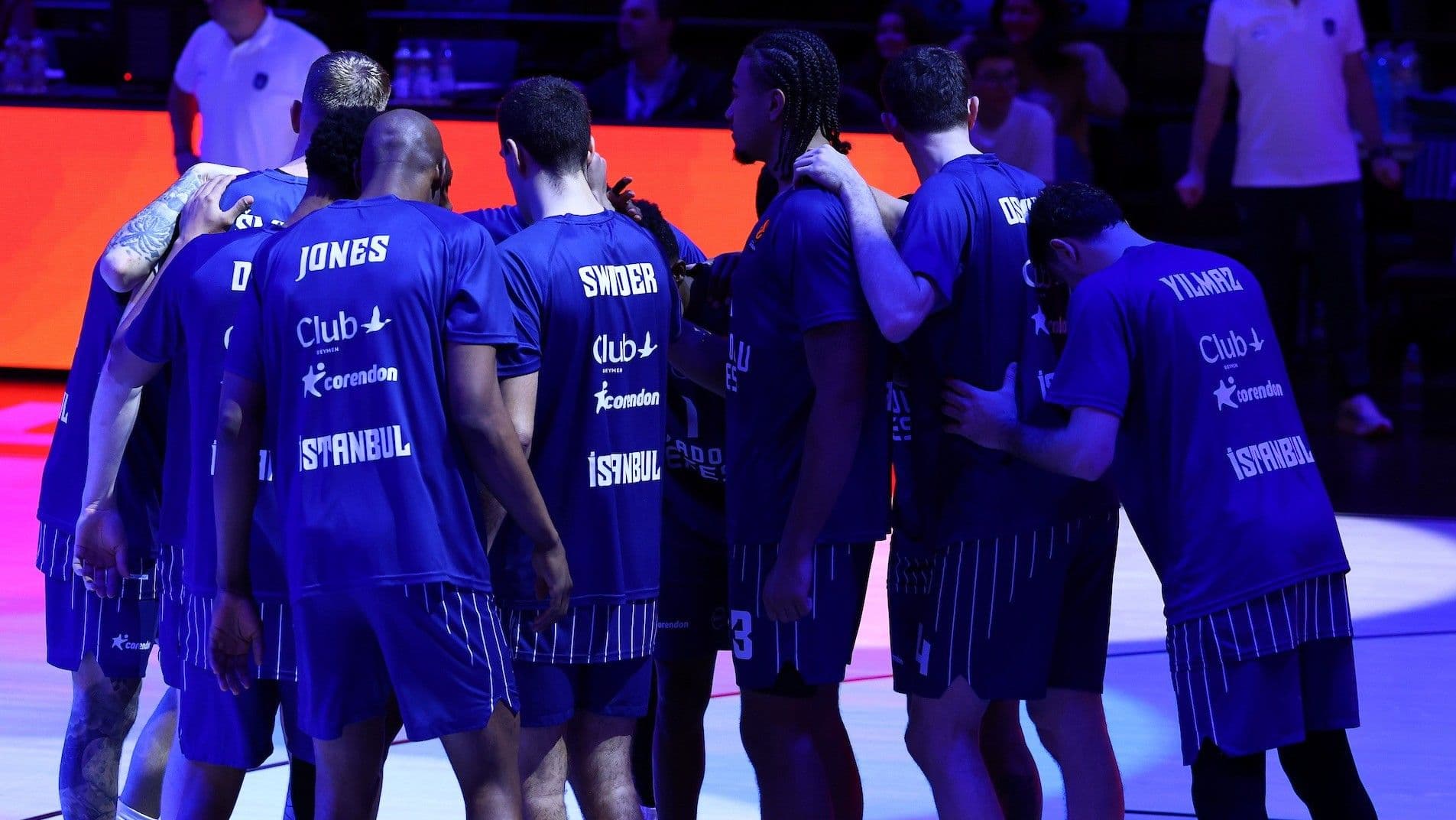 Anadolu Efes'te 3 oyuncu Partizan maçında forma giyemeyecek!